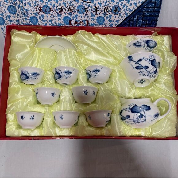 Chinese porcelain cobalt blue floral camellia gaiwan tea set of 12 - Picture 2 of 16